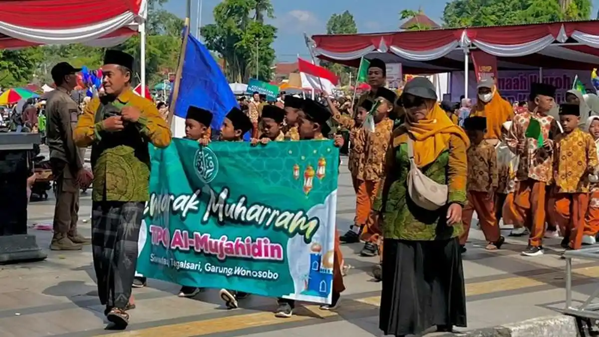 Pawai Taaruf 15.000 Santri Meriahkan Tahun Baru Islam di Wonosobo, Bupati Afif Tekankan Pendidikan Karakter
