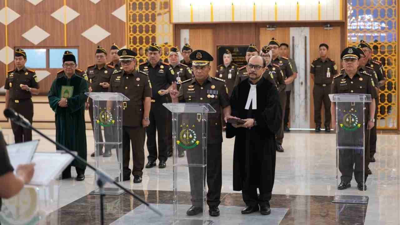 Kejati Sumsel Lantik Tiga Pejabat Baru, Iwan Setiadi Jabat Kasipenkum Gantikan Sosok Lama