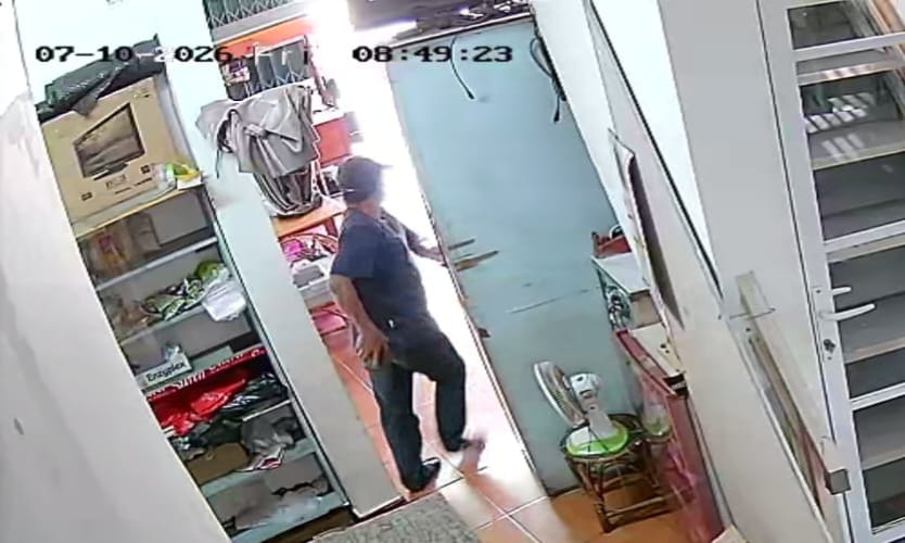 CCTV Rekam Aksi Pencuri di Toko Mie ABA Palembang, Korban Kehilangan HP dan Dompet Rp 500 Ribu