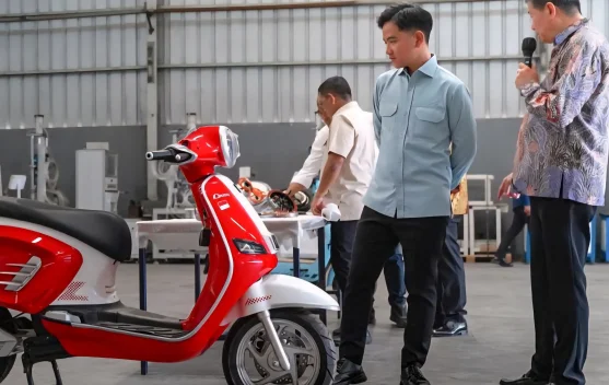Wapres Gibran Tinjau Langsung Pabrik Motor Listrik United E-Motor di Tangerang, Dorong Percepatan Konversi Kendaraan