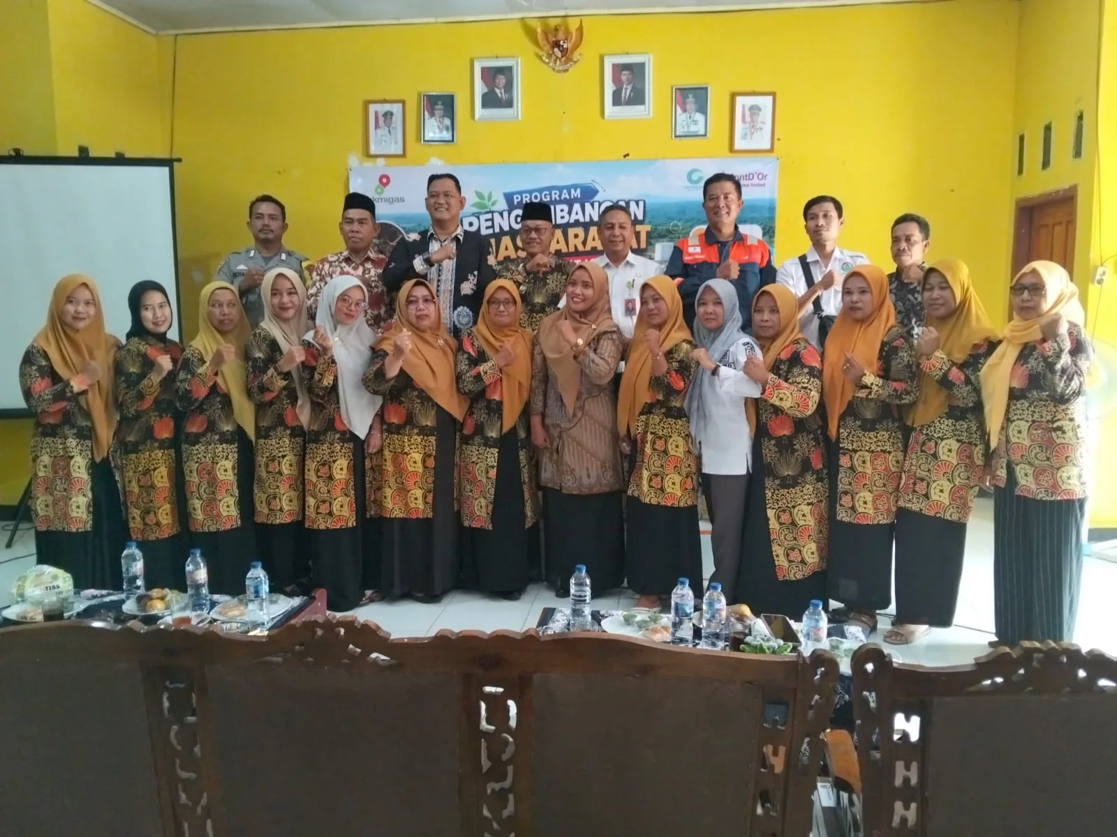 SKK Migas – MontD’Or Oil Tungkal Ltd Fasilitasi Peralatan dan Bimtek Membatik untuk Kader PKK di Tebo