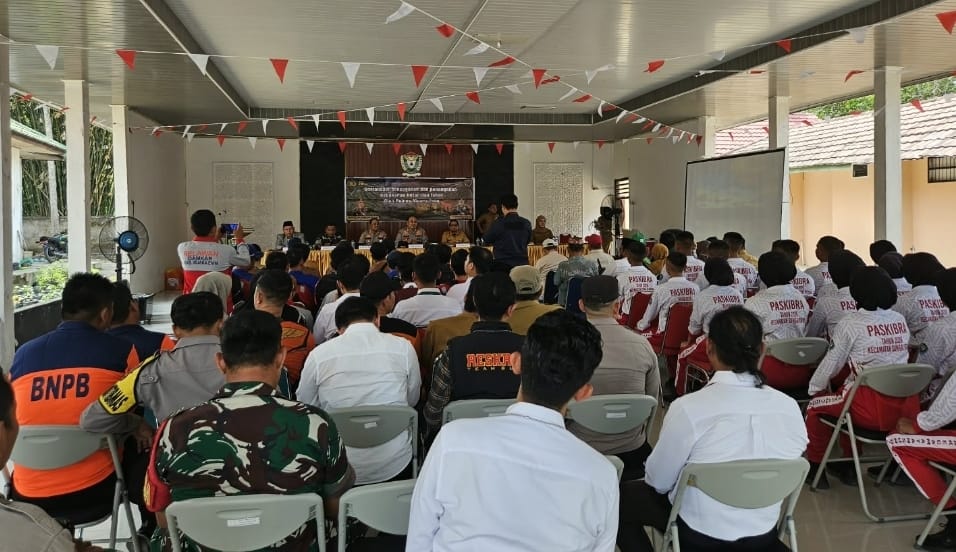 Kapolres Muara Enim Ajak Warga Sungai Rotan Padamkan Titik Api Sejak Dini, Ini Instruksinya
