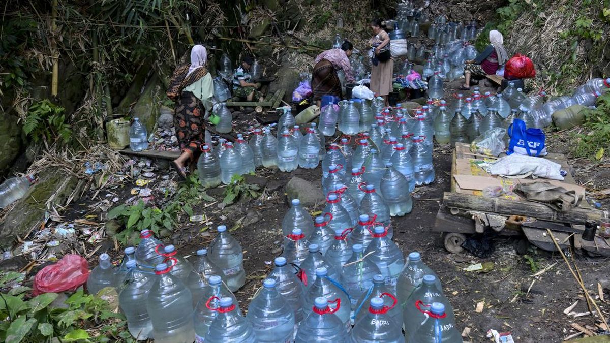 Krisis Air Bersih Landa Warga Perbukitan Cilegon Saat Kemarau, Mereka Susah Payah Cari Sumber Mata Air