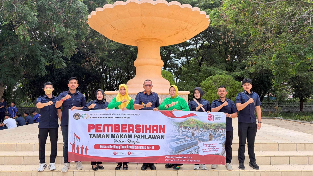 Rutan Banda Aceh Ikut Rawat Taman Makam Pahlawan Jelang HUT ke-81 RI, Ini Pesan Kepala Rutan