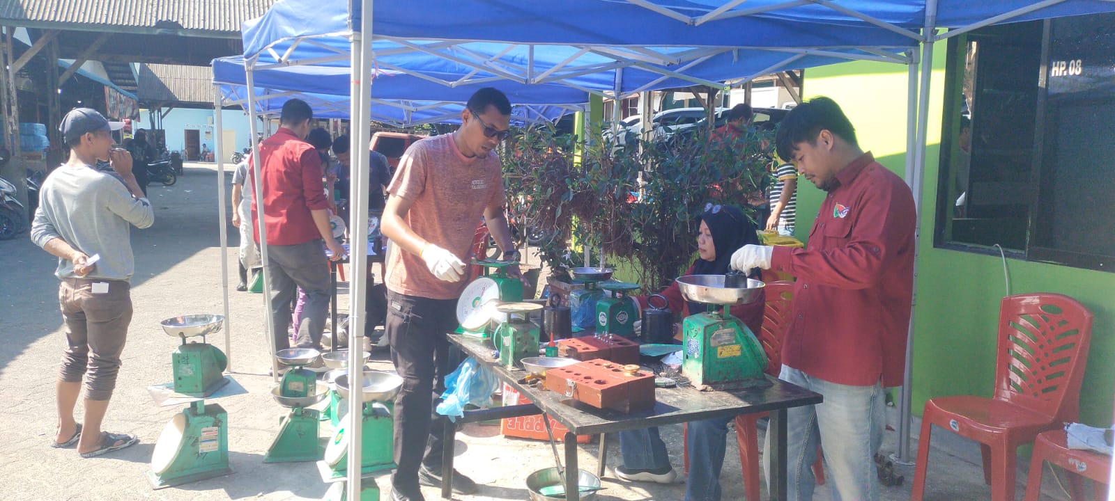 Disdagin Tanjungpinang Periksa Ratusan Timbangan Pedagang di Bintan Center, Segel Tera Jadi Jaminan Akurasi
