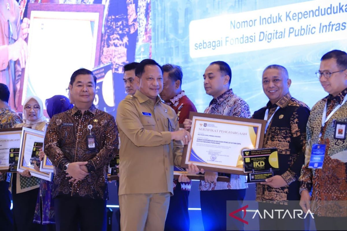 Kota Padang Panjang Raih IKD Dukcapil Prima Award 2026 dari Kemendagri, Bukti Transformasi Digital Pelayanan Publik