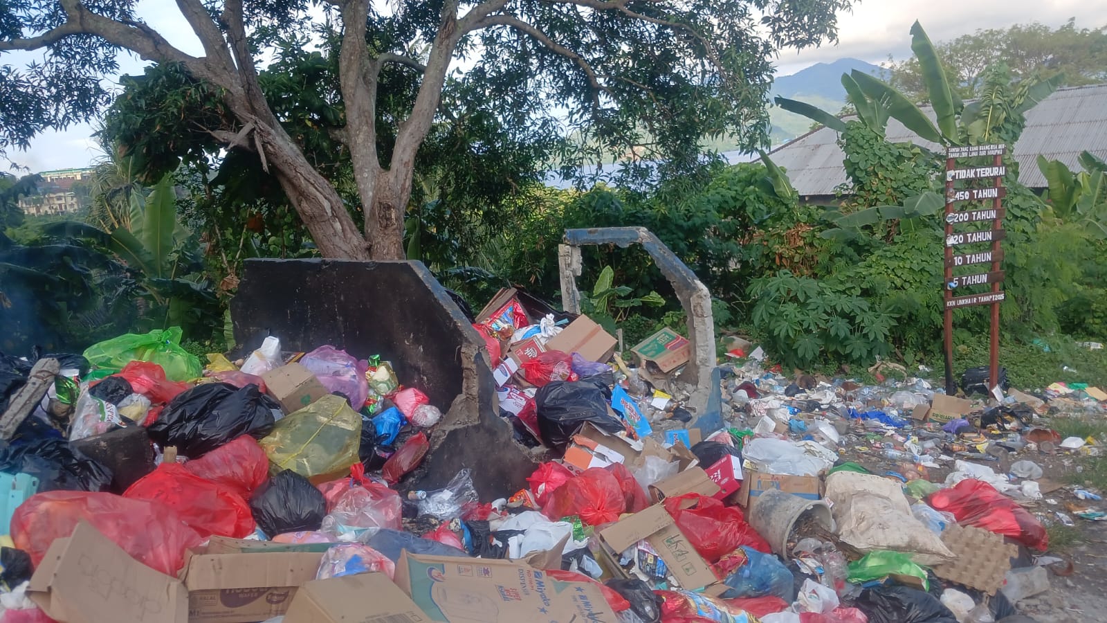 Warga Fitu Ternate Keluhkan Tumpukan Sampah Usai TPS Dibongkar DLH, Farid: Seharusnya Ada Solusi Sementara