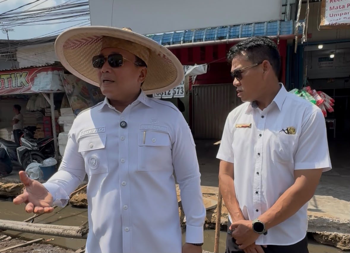 Bupati Kubu Raya Sujiwo Tinjau Proyek Drainase di Jalan Perdamaian, Kawasan Rawan Banjir Mulai Tertata