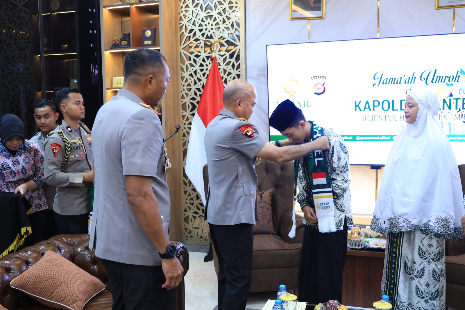 7 Personel Polda Banten Dilepas Kapolda ke Tanah Suci, Titip Doa untuk Keamanan Banten
