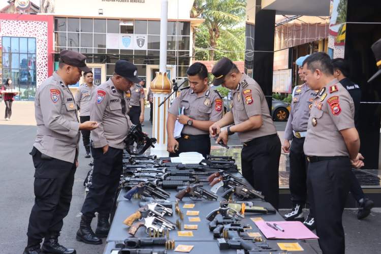 Kapolresta Bengkulu Inspeksi Mendadak Gudang Senpi Dinas, Pastikan Stok Peluru hingga Administrasi Peminjaman Tertib