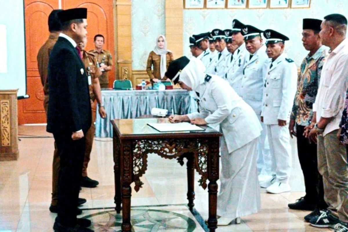 Wabup Sarolangun Lantik 35 Penjabat Kades, Minta Kondusivitas Pilkades 29 Oktober 2026 Terjaga