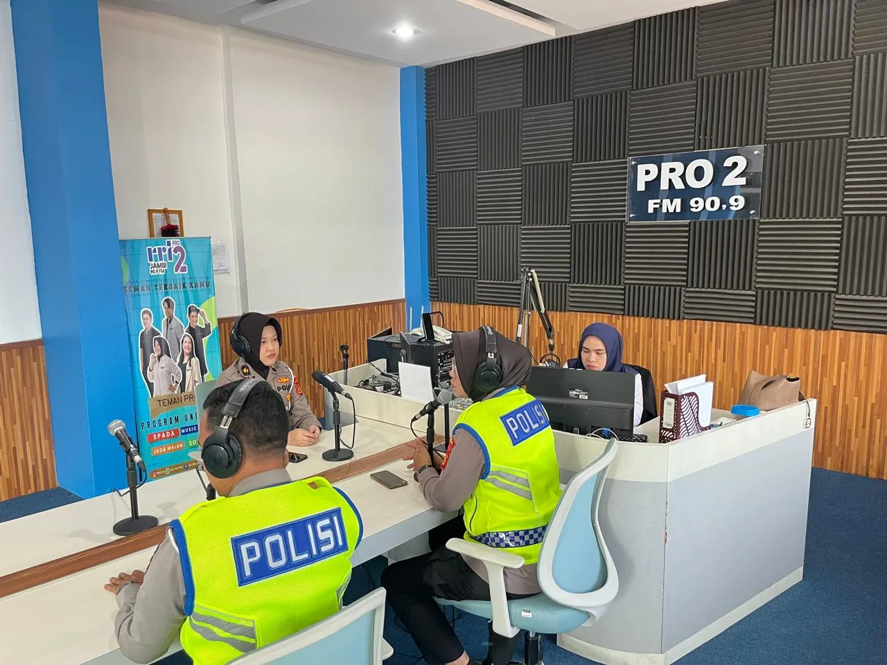 Ditlantas Polda Jambi Edukasi Tertib Lalin dan Sosialisasi Lari 10K HUT RI Lewat Radio RRI Pro 2