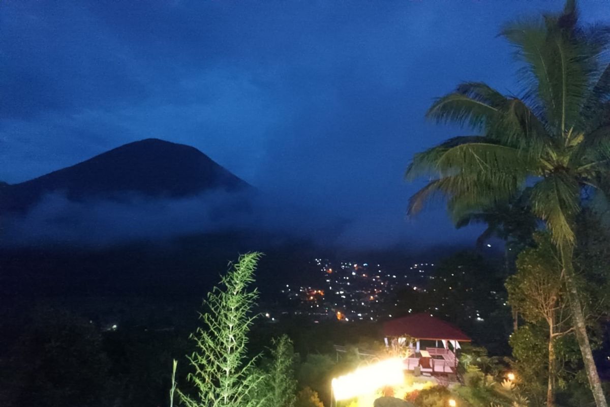 Status Waspada Gunung Lokon: Api Terlihat di Kawah Tompaluan, Warga Diminta Jauhi Radius 1,5 Kilometer