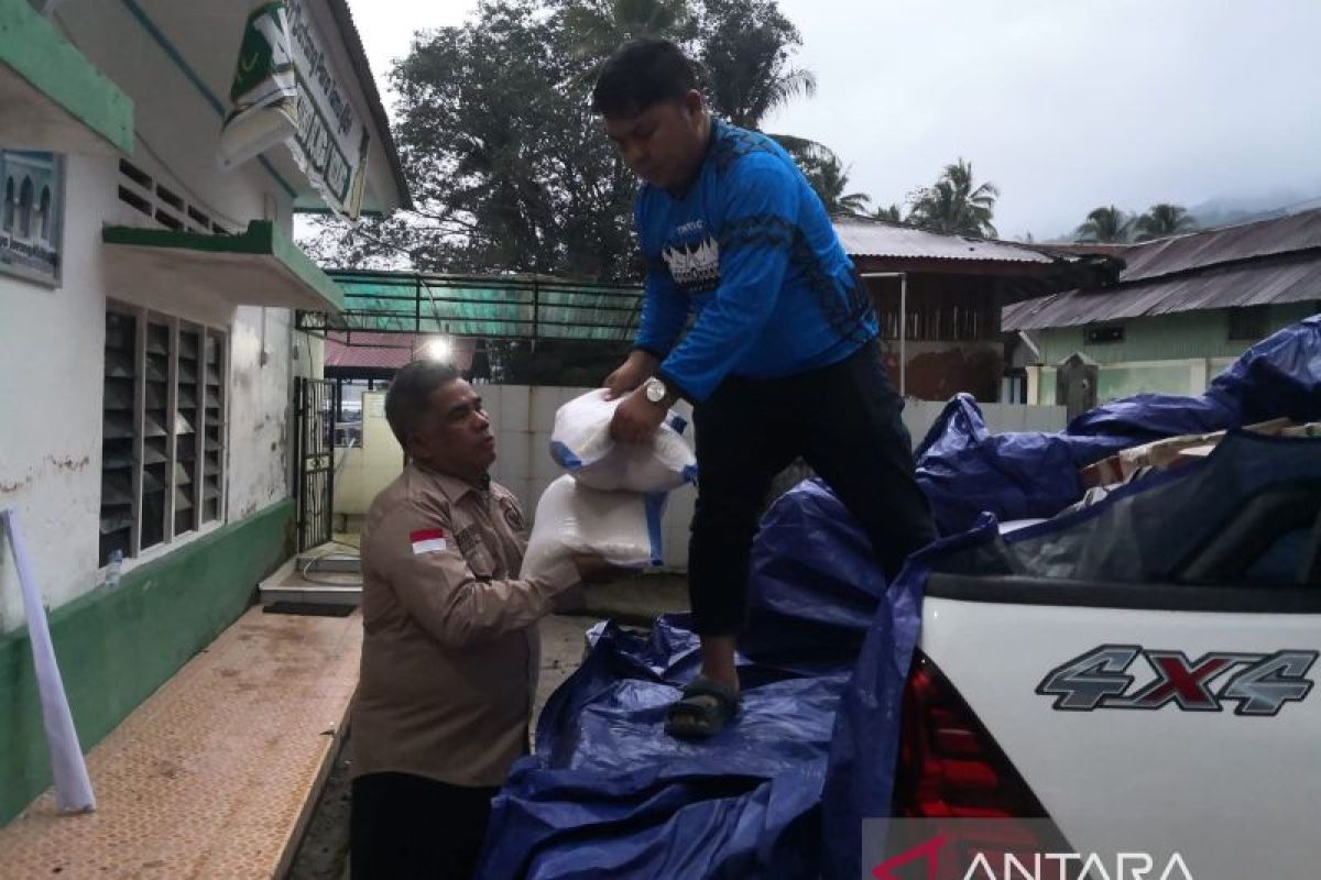 Irman Gusman Instruksikan IG Centre Salurkan Bantuan Darurat ke Korban Banjir Agam, 250 Kg Beras Langsung Didistribusikan