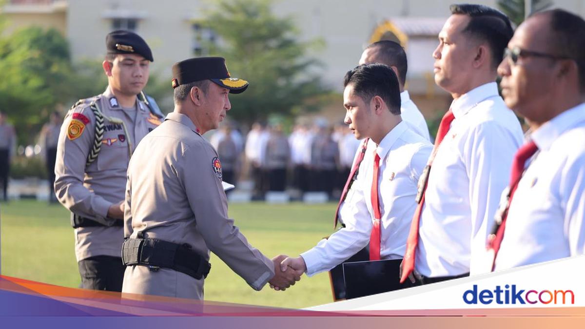 Kapolda Sumsel Sandi Nugroho Bagikan 170 Penghargaan ke Personel Berprestasi, Tekankan Kesehatan Anggota di Tengah Tugas Berat