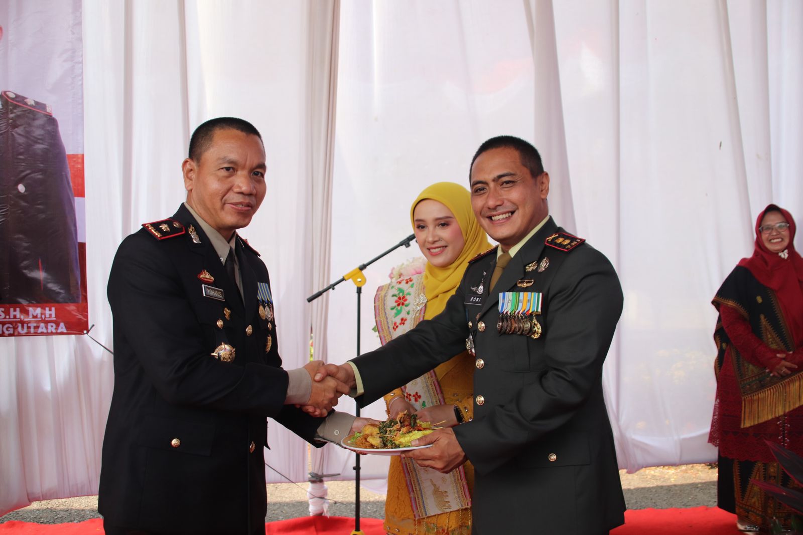 Dandim 0412/Lampung Utara Beri Kejutan Piagam Penghargaan di HUT Bhayangkara ke-80, Bukti Sinergitas TNI-Polri