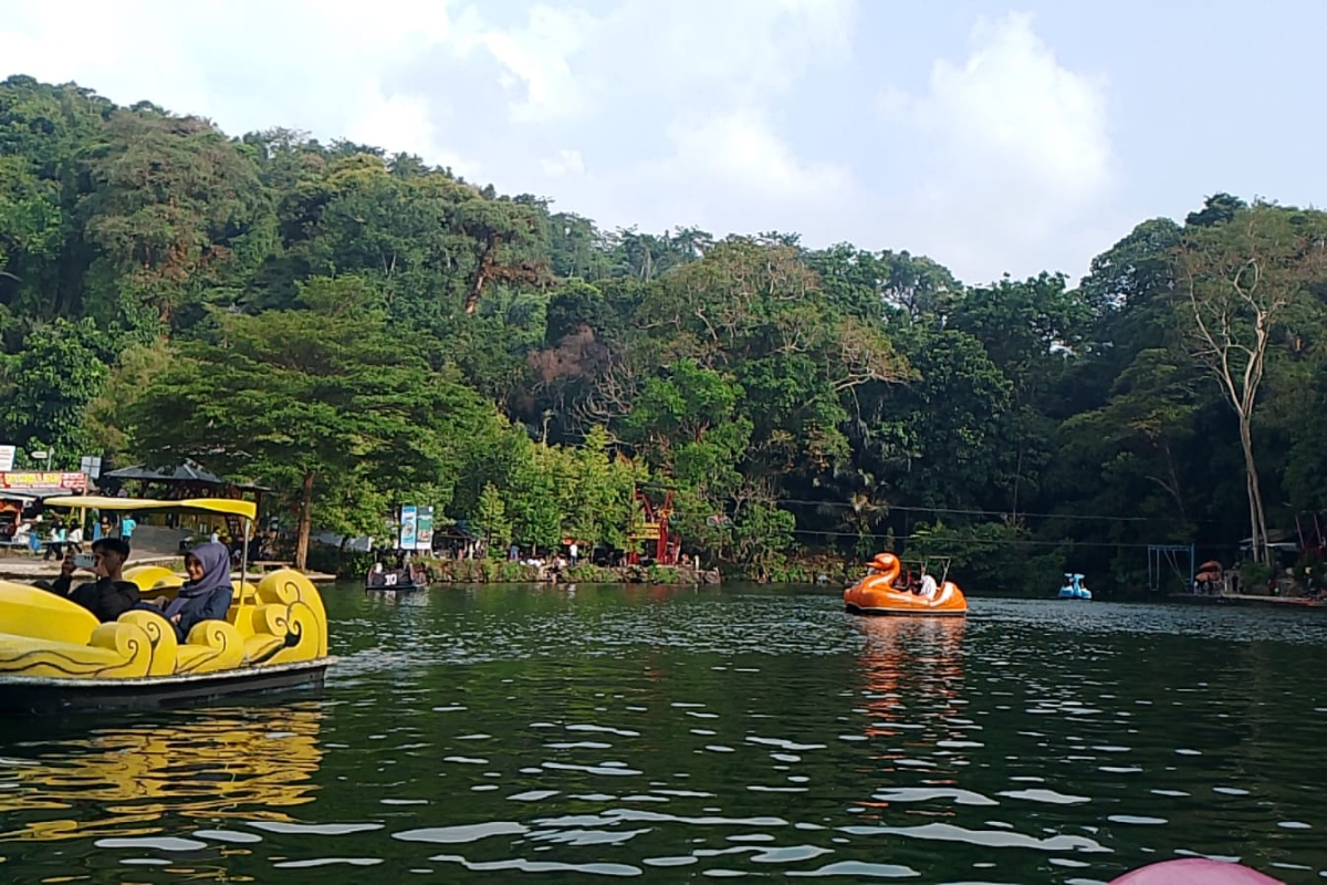 Bukan karena Polusi, Ini Alasan Ilmiah Air Situ Cipanten Majalengka Berubah Warna Saat Kemarau dan Hujan