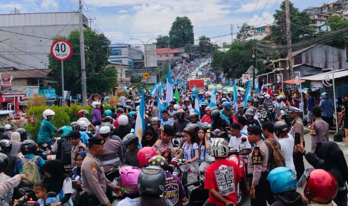 Ribuan Suporter Argentina di Ambon Konvoi Rayakan Kemenangan 3-0 atas Aljazair, Jalanan Membiru