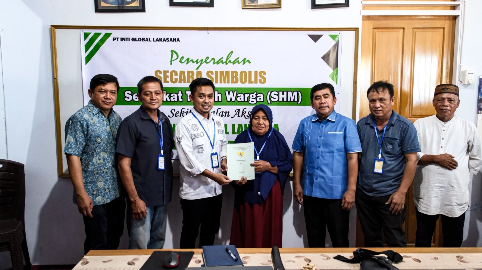 BJA Group Serahkan 33 Sertifikat Hak Milik ke Warga Terdampak Jalan Akses Pelabuhan Lalape di Pohuwato, 89 Bidang Lain Diproses