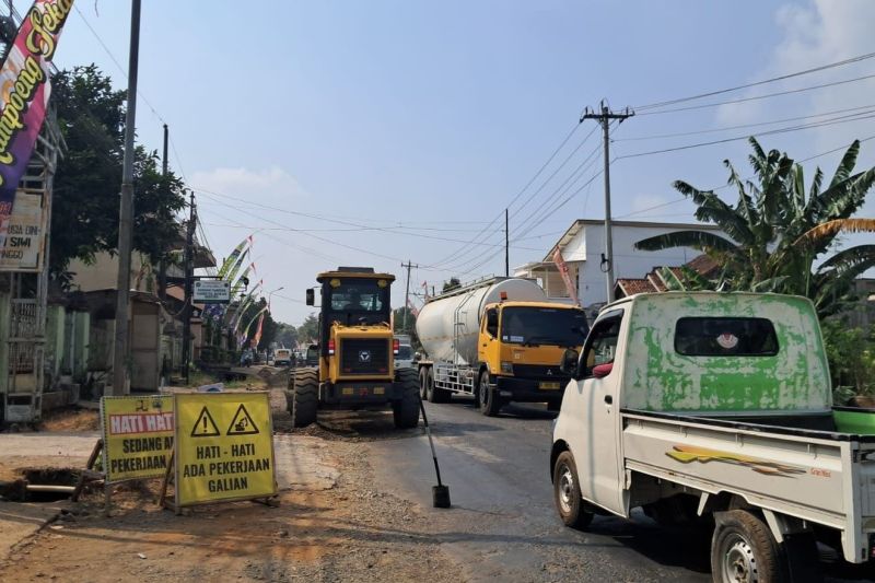 Pemprov Jateng Gelontorkan Rp29 Miliar untuk Perbaikan Jalan Jepara-Kelet, Beton 750 Meter di Mlonggo Mulai Dikerjakan