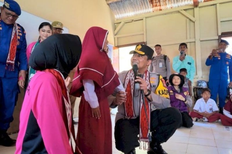 Polda NTT Resmikan Revitalisasi MI Al-Hidayah di Pulau Kukusan, 46 Siswa Tak Lagi Belajar di Bawah Pohon