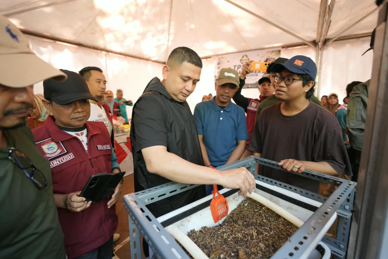 Wali Kota Makassar Appi dan Melinda Aksa Ajak Warga Tamalanrea Pilah Sampah dari Rumah di Jelajah Sampah Titik ke-14