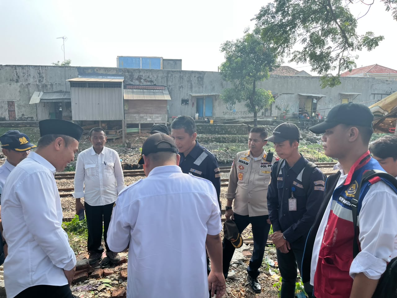 70 Bangunan Liar di Lahan Pemkab Karawang dan PT KAI di Cikampek Bakal Ditertibkan, Surat Peringatan Mulai Dilayangkan