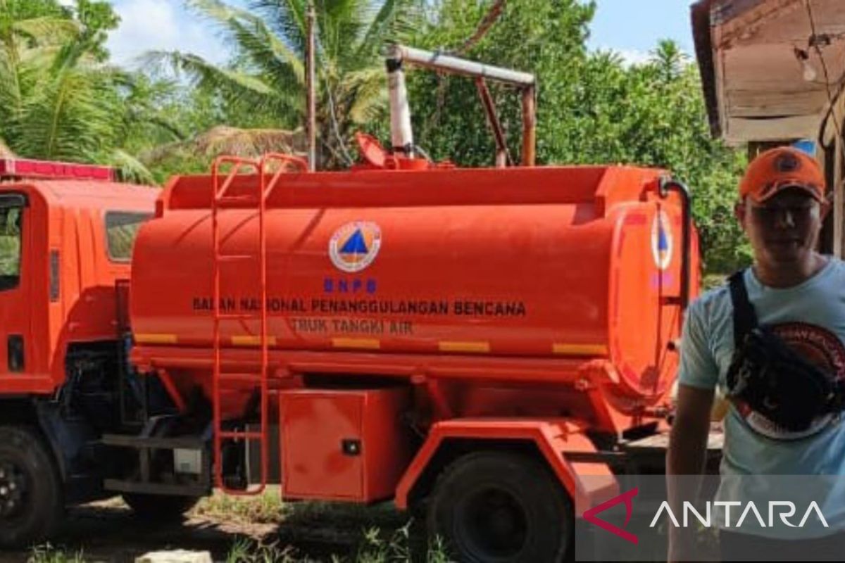 BPBD Belitung Kerahkan Mobil Tangki 5.000 Liter Antarkan Air Bersih ke Permukiman Warga Terdampak Kekeringan
