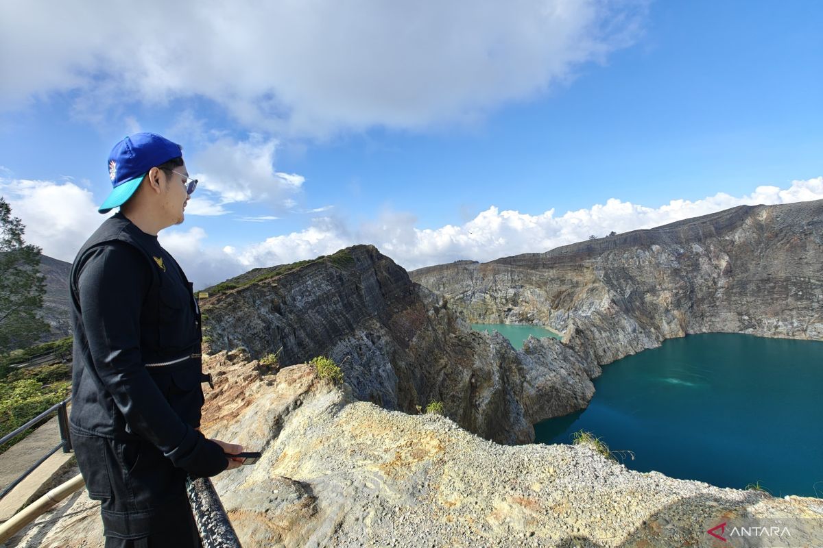 Badan Geologi Temukan Retakan 100 Meter di Bibir Kawah I Gunung Kelimutu Pascagempa Flores, Warga Diimbau Waspada