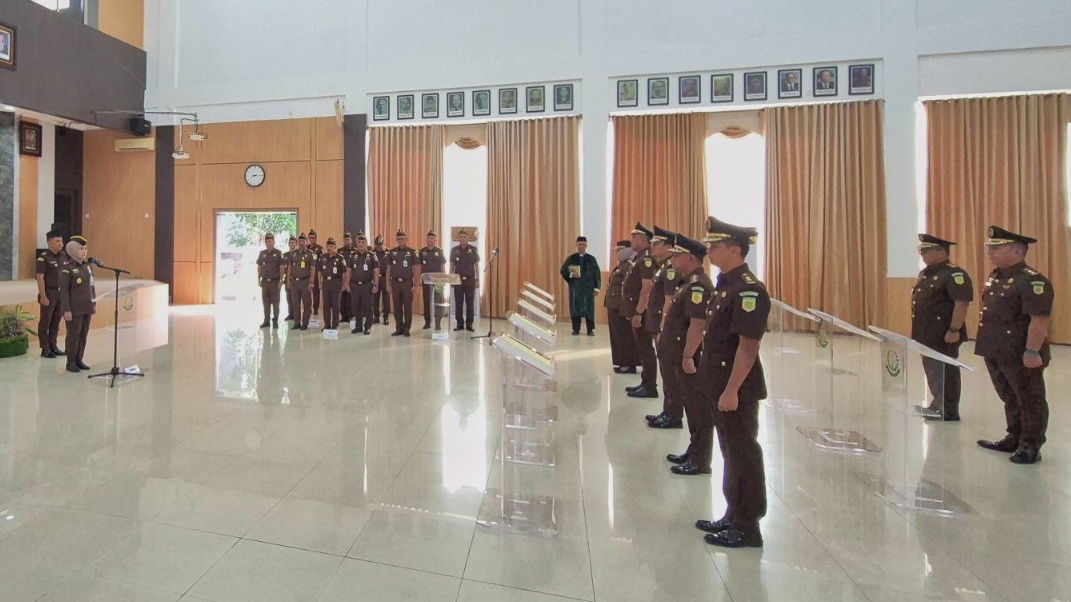 Wakajati Kepri Diah Yuliastuti Lantik 8 Pejabat Eselon IV, Rotasi dan Mutasi Digelar untuk Penyegaran Organisasi