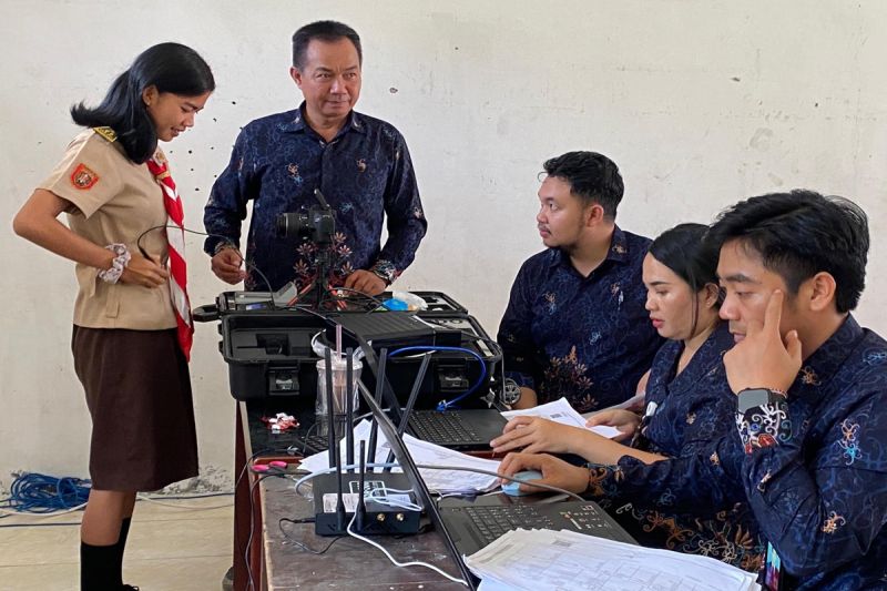 Disdukcapil Gunung Mas Jemput Bola ke SMAN 2 Kuala Kurun, Rekam Biometrik KTP-el 60 Pelajar dari 6 Desa