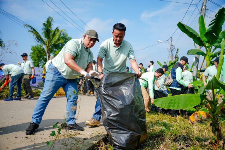 PLN Ajak 214 Warga Palembang Bersihkan 8,3 Ton Sampah di Sematang Borang Peringati Hari Lingkungan Hidup 2026