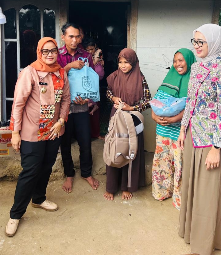 Wagub Lampung dan Bupati Lampung Timur Temui Langsung Calon Siswi Sekolah Rakyat di Sukadana, Salurkan Bansos