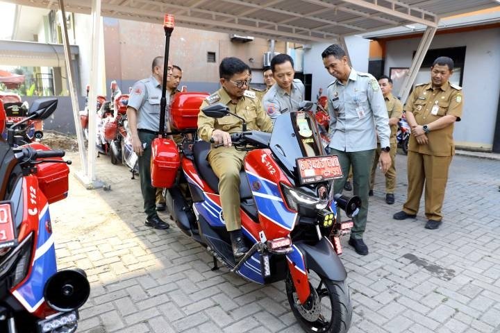 Wali Kota Tangerang Sachrudin Perkuat Kesiapsiagaan Bencana, BPBD Terima 16 Unit Motor Pemadam dan 440 APAR