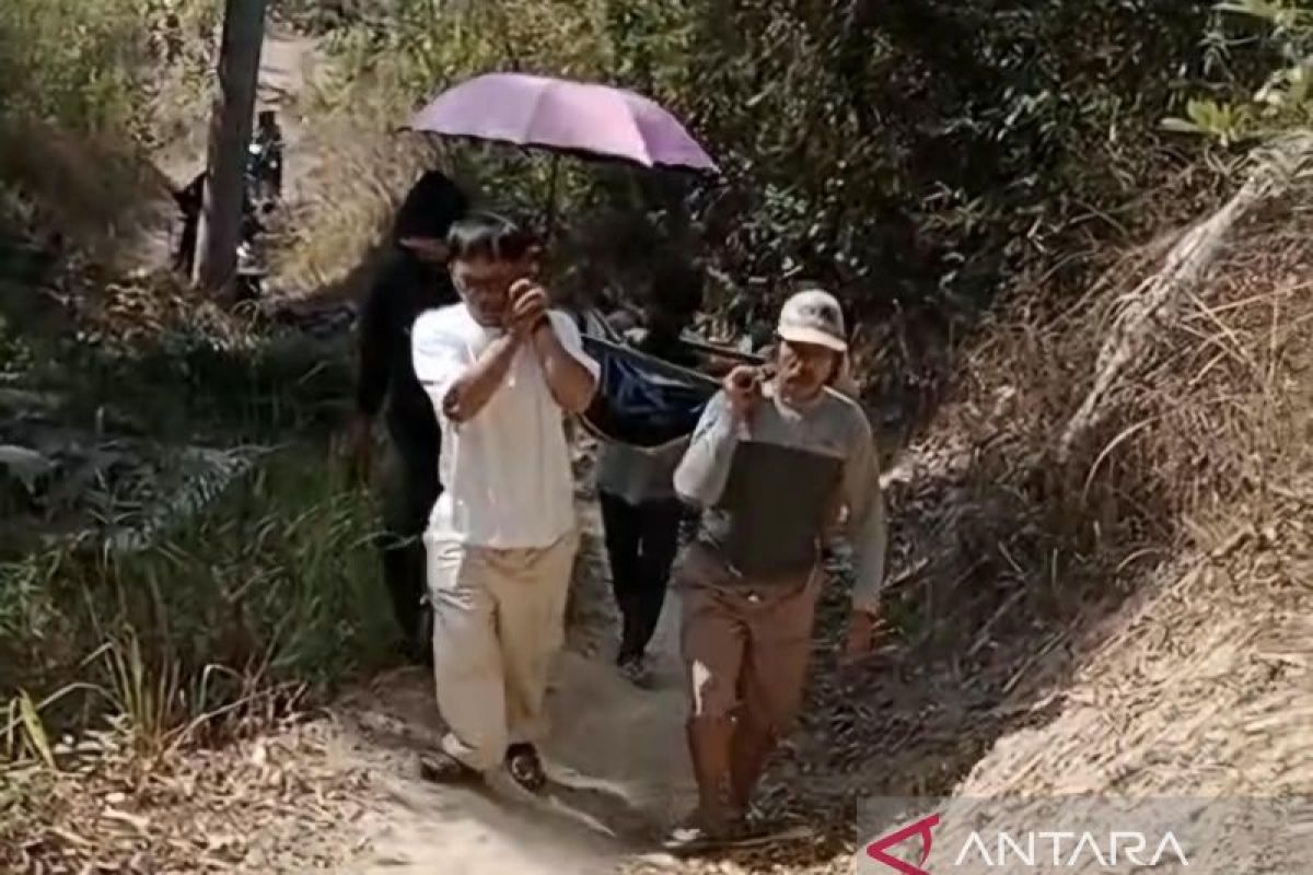 Buntut Video Viral Pasien Ditandu 10 KM, Pemkab Cianjur Percepat Perbaikan Jalan di Cidaun dan Wilayah Selatan