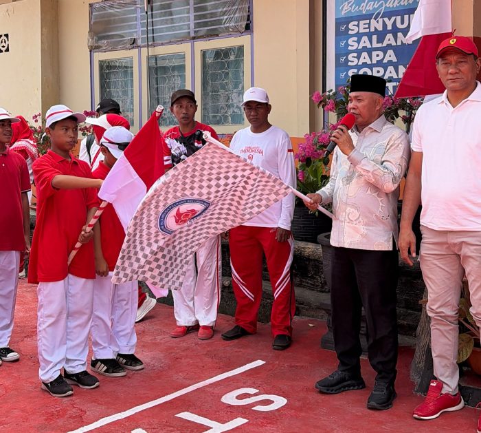 SMPN 4 Ternate Terjunkan 29 Barisan di Gerak Jalan HUT ke-81 RI, Wawali Nasri: Bukti Semangat Kebangsaan Pelajar