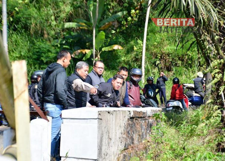 Plt Bupati Pekalongan Tinjau Jembatan Petungkriyono Rusak Akibat Bencana, Usulan Perbaikan Segera Diajukan ke Pusat