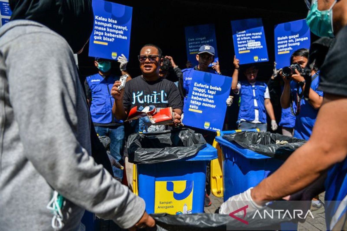 Relawan dan Bobotoh Bersihkan Sampah di Dago Bandung, Ajak Warga Olah Sampah Mandiri Guna Kurangi Beban TPA Sarimukti