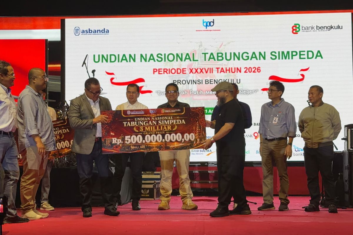 Nasabah Bank Kalbar Bawa Pulang Hadiah Utama Rp500 Juta di Undian Nasional Simpeda, Direktur Utama Terima Simbolis di Bengkulu