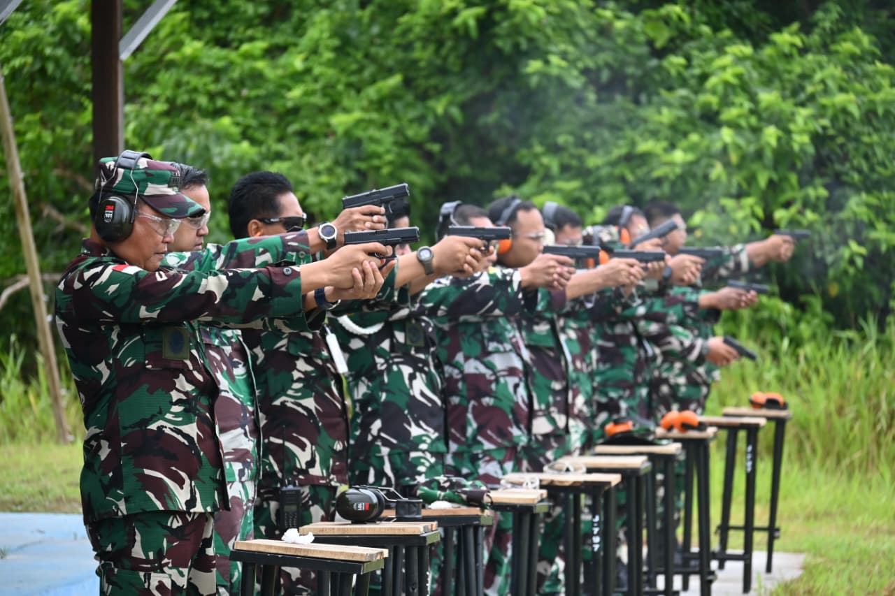 Personel Lanud Raden Sadjad Natuna Asah Kemampuan Menembak Pistol, 40 Perwira dan Intelijen Ikut Serta