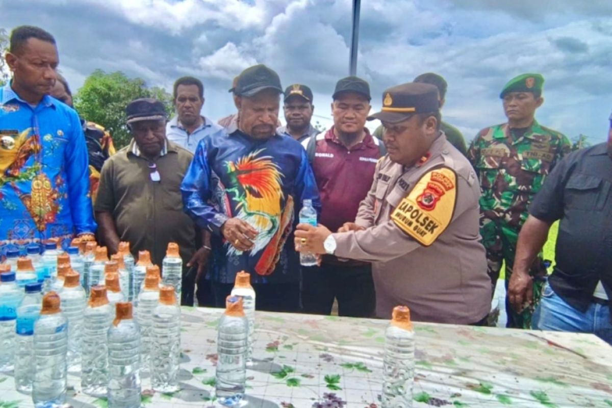 Bupati Jayapura Minta Perusahaan Sawit Ikut Berantas Peredaran Miras Ilegal, Apresiasi Razia Polsek Unurum Guay