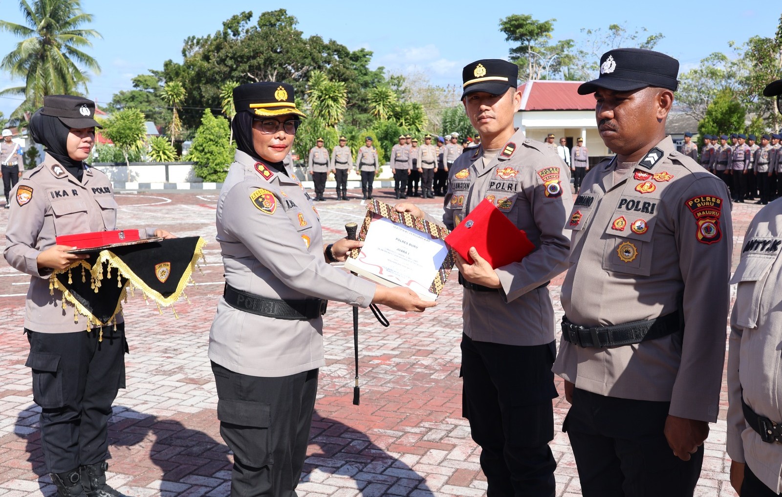 Polres Buru PTDH Briptu ASS, Enam Personel Berprestasi Raih Penghargaan Termasuk Medali Emas Kapolri Cup