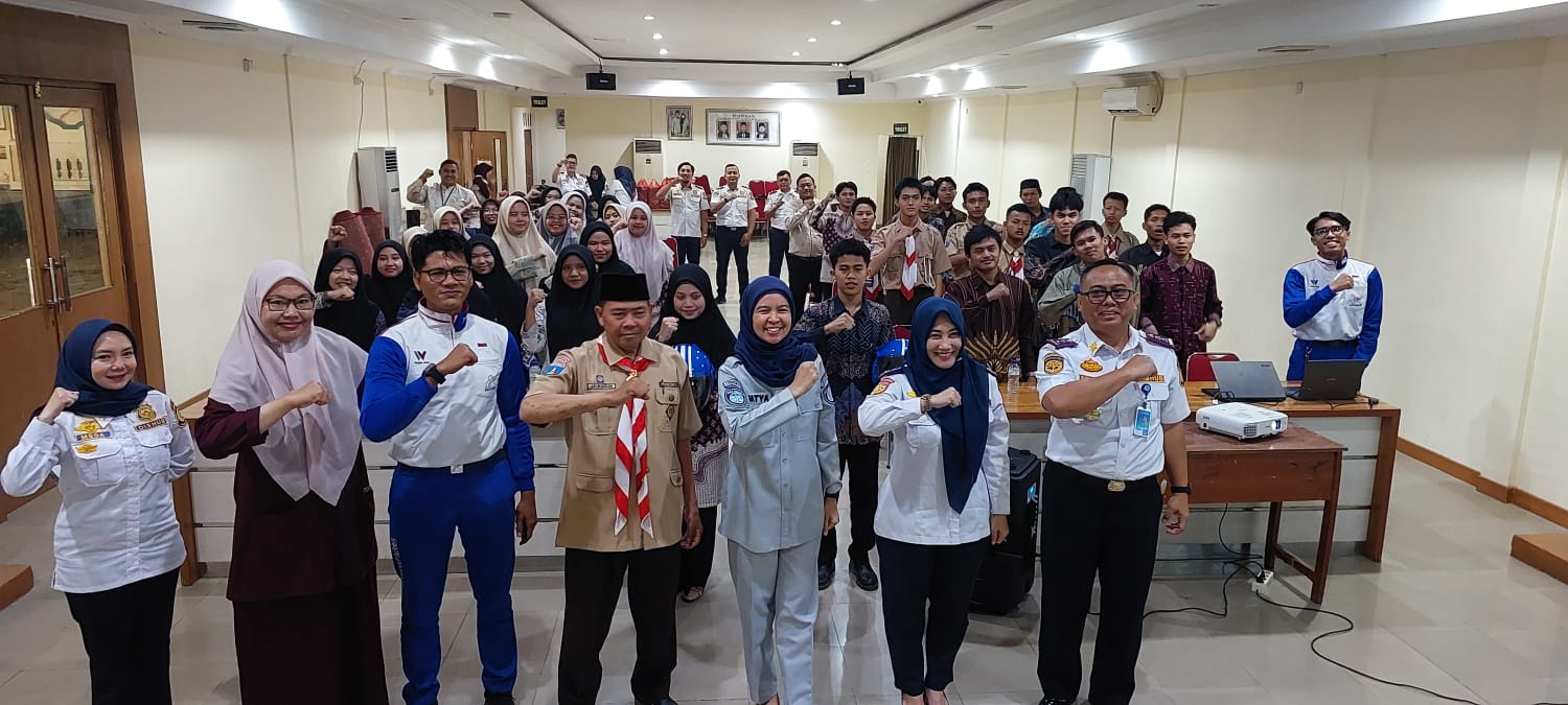Santri Ponpes Al Amanah di Tangsel Diedukasi Keselamatan Berkendara, Jasa Raharja-Dishub-Honda Gelar Simulasi Bahaya Ponsel