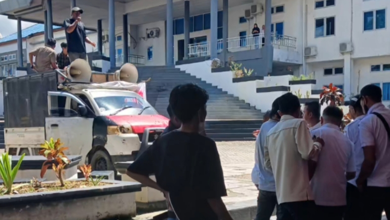 Tegangan Listrik di Konawe Utara Tak Stabil Bertahun-tahun, Warga Desak PLN Ganti Rugi Alat Elektronik Rusak