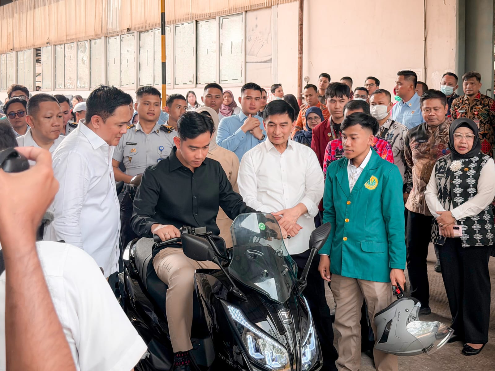 Wagub Banten Sebut Motor Listrik Solusi Kurangi Beban Subsidi BBM Rp 600 Triliun, Pabrik di Balaraja Jadi Percontohan