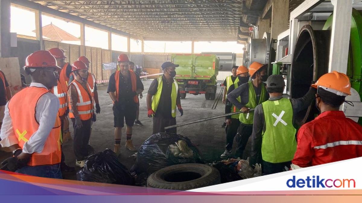 Bupati Klungkung Uji Coba Mesin Pirolisis Ramah Lingkungan di TOSS Center, Target Olah 168 Ton Sampah Per Hari