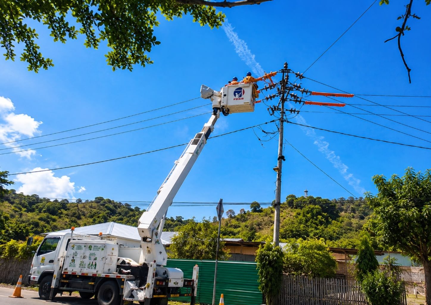PLN NTB Terapkan Pekerjaan Tanpa Padam di Sumbawa Jelang HUT ke-81 RI, Jaringan Listrik 20 kV Diperkuat di Kecamatan Lopok