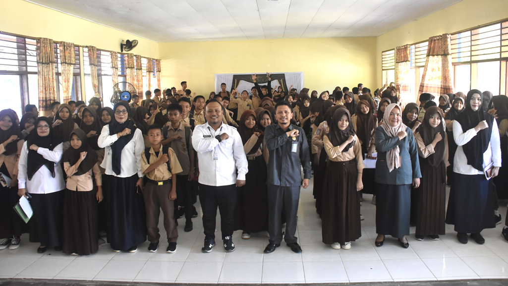 Pengadilan Agama Suwawa dan KemenHAM Gorontalo Edukasi Ratusan Siswa SMPN 1 Botupingge Bone Bolango Soal Bahaya Nikah Dini