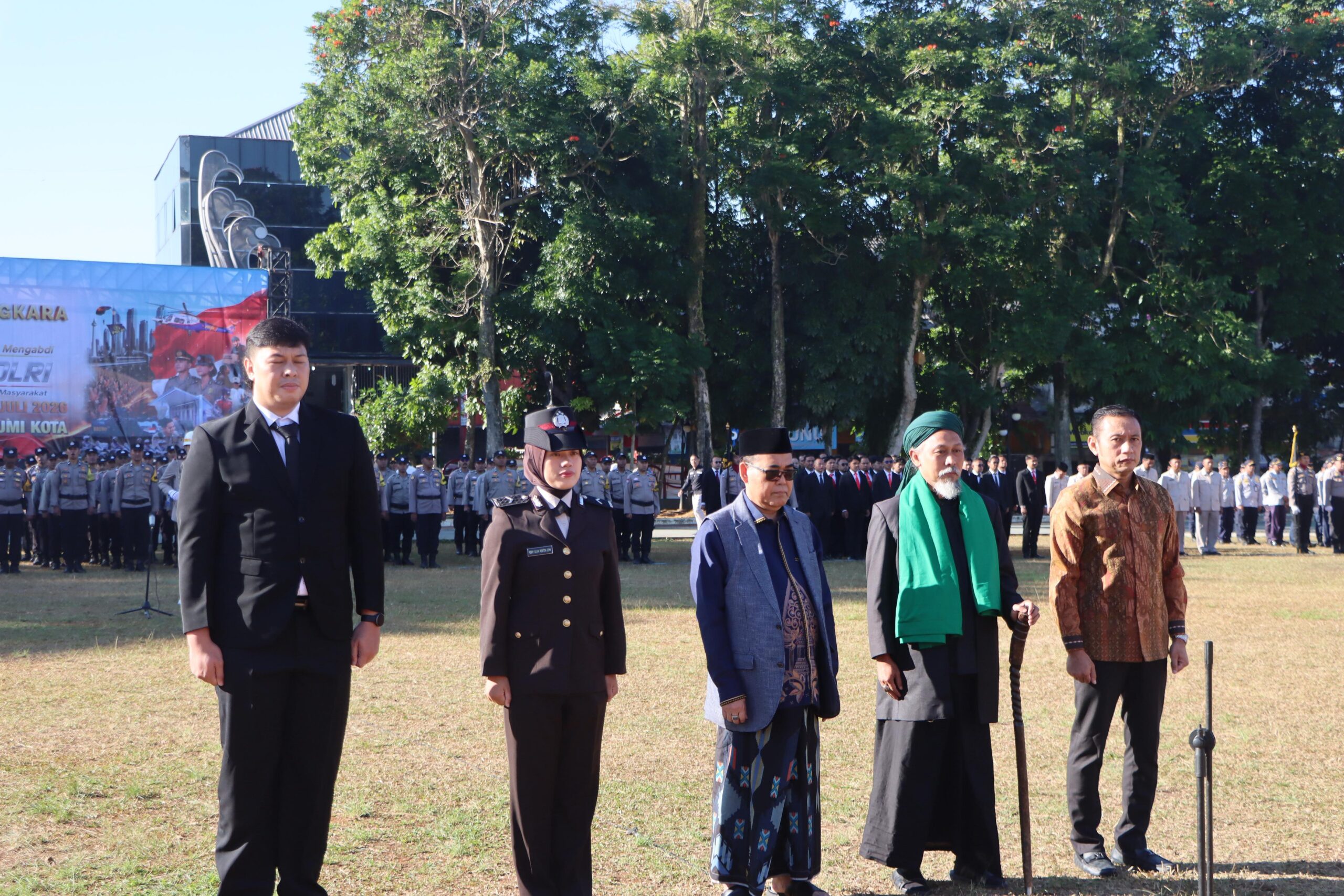 Kapolres Sukabumi Kota Beri Penghargaan ke Ketua PBSI Idhan Rusmaindarsah di HUT Bhayangkara ke-80