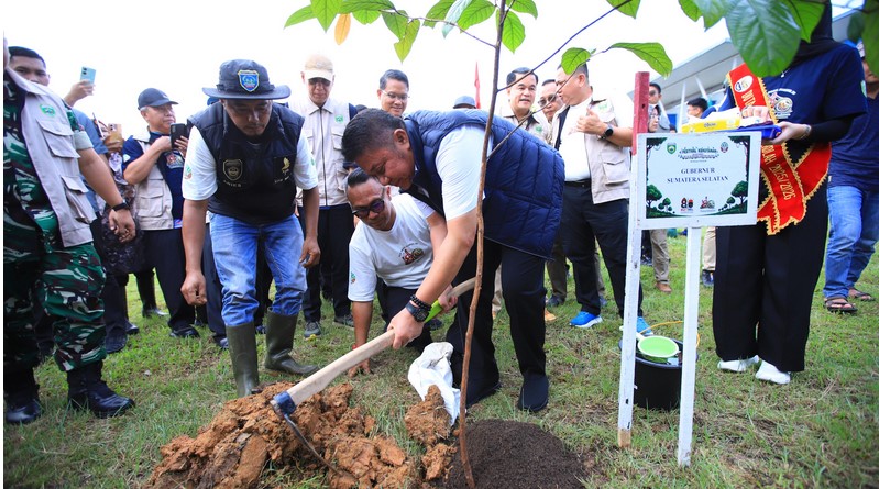 Gubernur Sumsel Herman Deru Soroti Langkanya Kayu Jelutung dan Merbau, Ajak Mahasiswa Jaga Hutan di Festival Kehutanan UIN Palembang